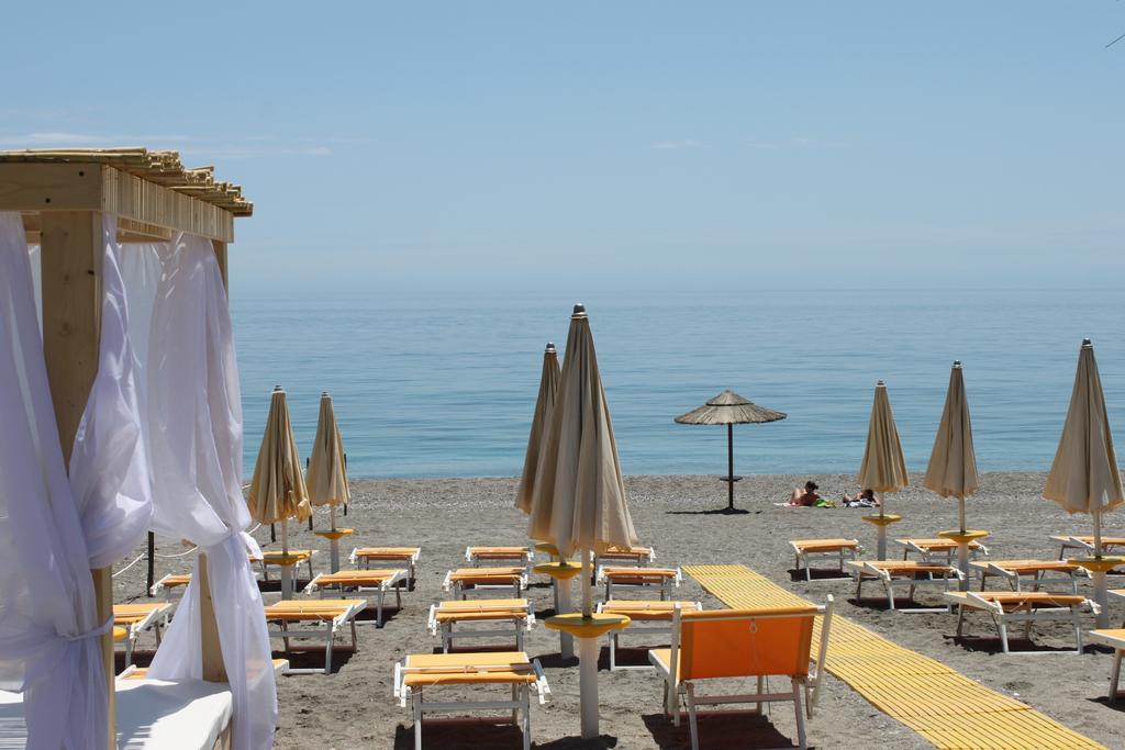 Апартаменты La Terrazza Sul Mare Летоянни Экстерьер фото