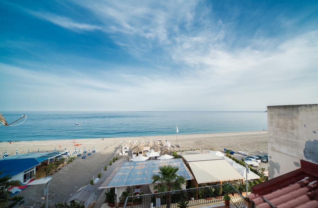 Апартаменты La Terrazza Sul Mare Летоянни Экстерьер фото